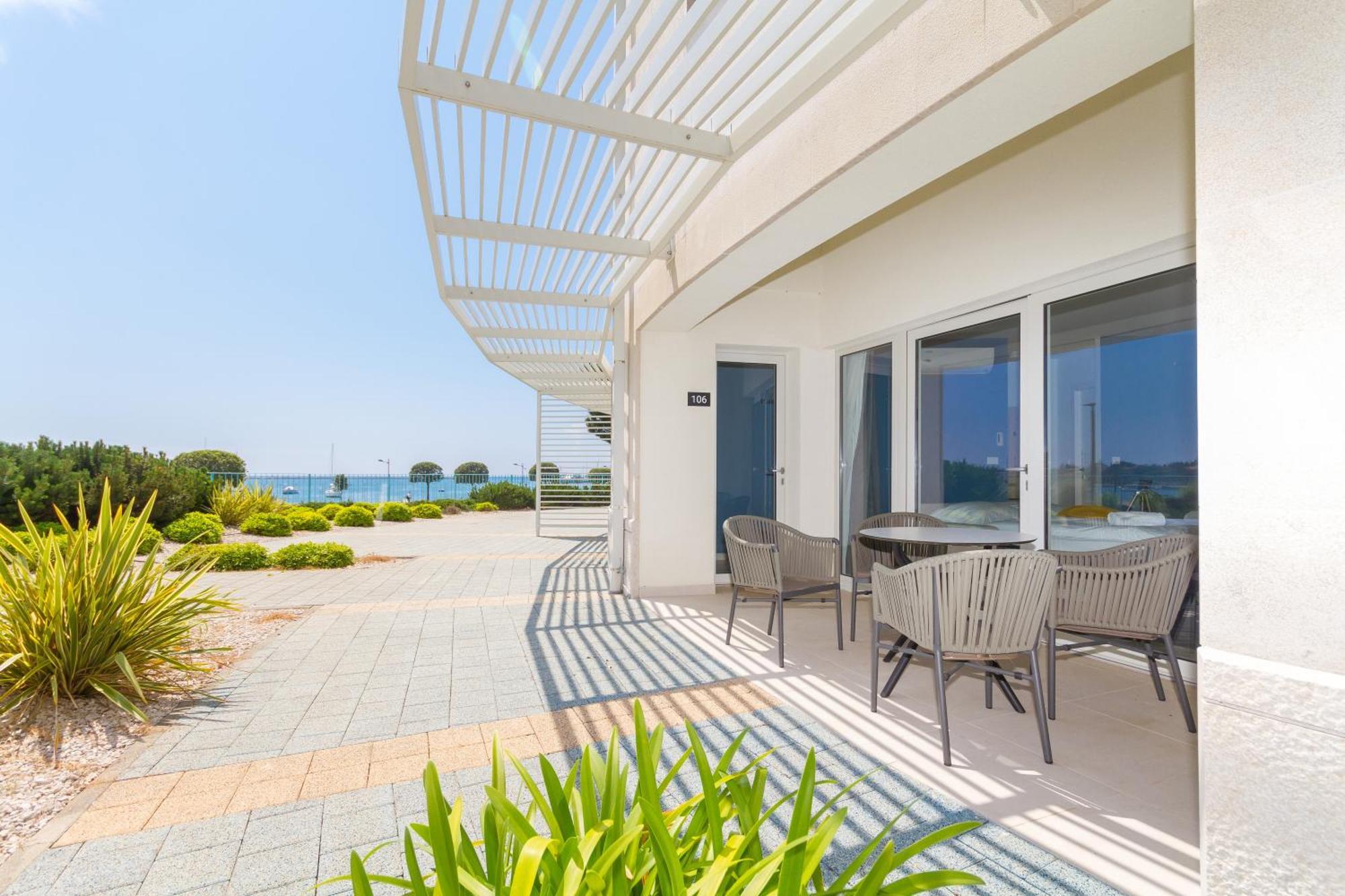 Apartment Azur With Sea View *